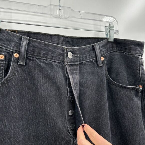 LEVI'S Men's 501 Black Vintage Wash Button Fly Straight Leg Denim Jeans 40 x 32 - Picture 5 of 8